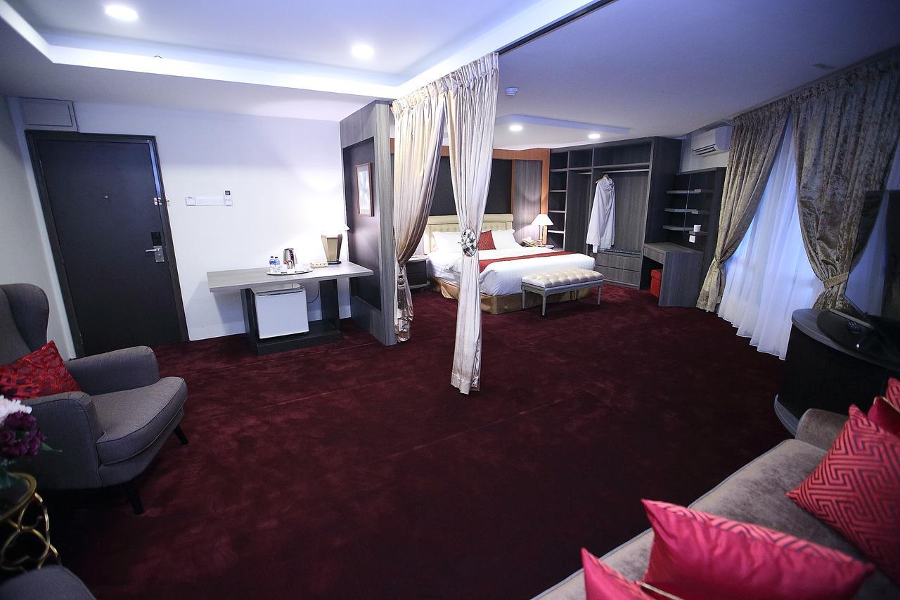 Al Khatiri Hotel Kubang Kerian Exterior photo